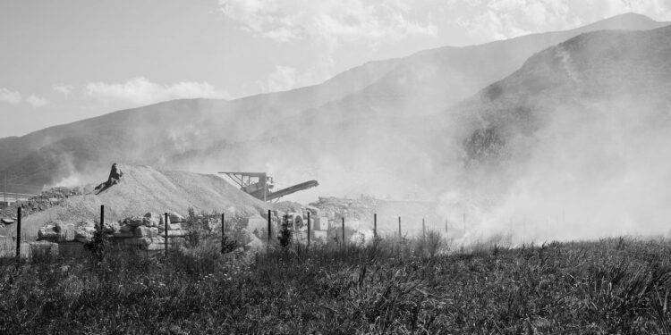 Val Susa, scontri tra No Tav e polizia chiusa per un’ora la A32