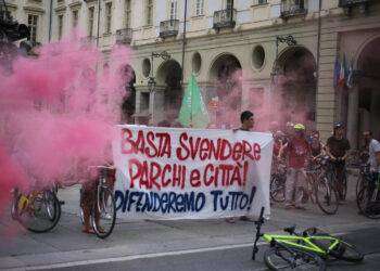 FFF, Estate di campeggi dei movimenti climatici, da Torino a Venezia. “Dopo l’estate, scenderemo in piazza il 6 ottobre”