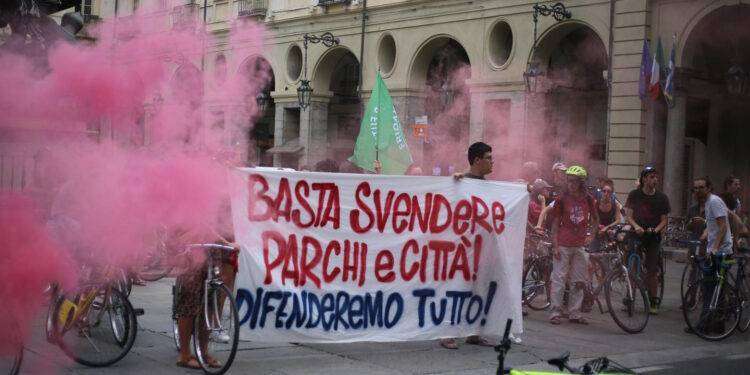 FFF, Estate di campeggi dei movimenti climatici, da Torino a Venezia. “Dopo l’estate, scenderemo in piazza il 6 ottobre”