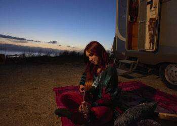 Nathalie, nuovo album on the road tra libertà e natura