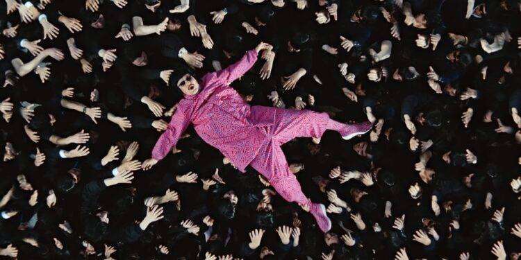 Oliver Tree finalmente in Italia per una data unica il 21 novembre 2023 al Fabrique di Milano