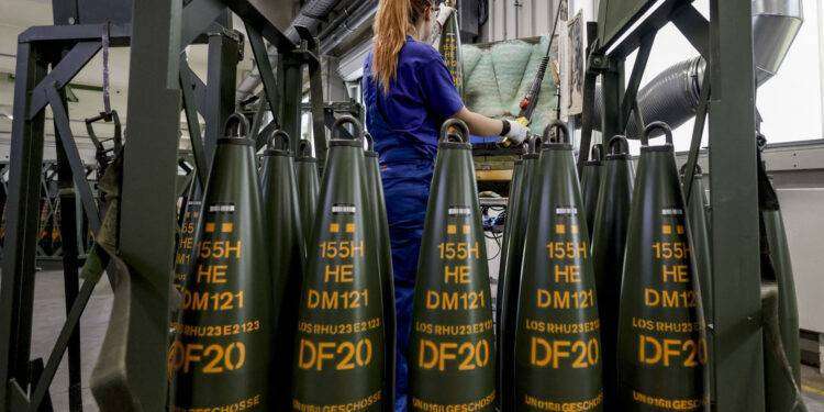 Il gruppo tedesco per la Difesa Rheinmetall ha annunciato nuovi ordini per produrre proiettili per l’Ucraina