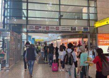 Aerei, ‘tratte e tariffe in calo ma prezzi elevati’