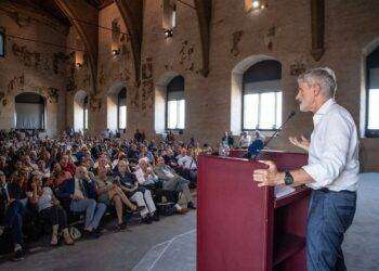 Alemanno lancia il partito trasversale contro guerra, liberisti e conservatori