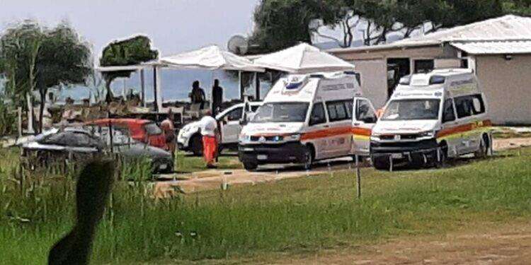 Padre e figlia in difficoltà in mare salvati da bagnina