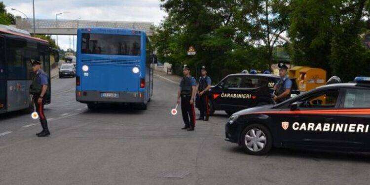 Colpisce con un pugno in testa un autista dell’Arst, denunciato