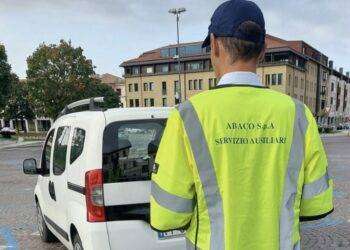 Parcheggi, a Quartu stretta sui controlli: Ausiliari potranno multare anche fuori da strisce blu