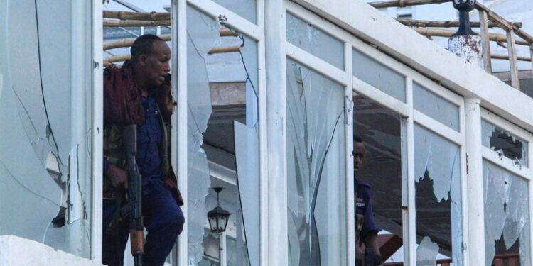 Kamikaze in campo militare a Mogadiscio, almeno 20 morti