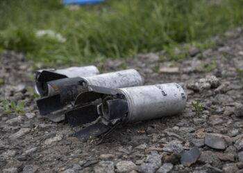 Mosca denuncia: “Giornalisti russi colpiti dalle bombe a grappolo, uno è morto”