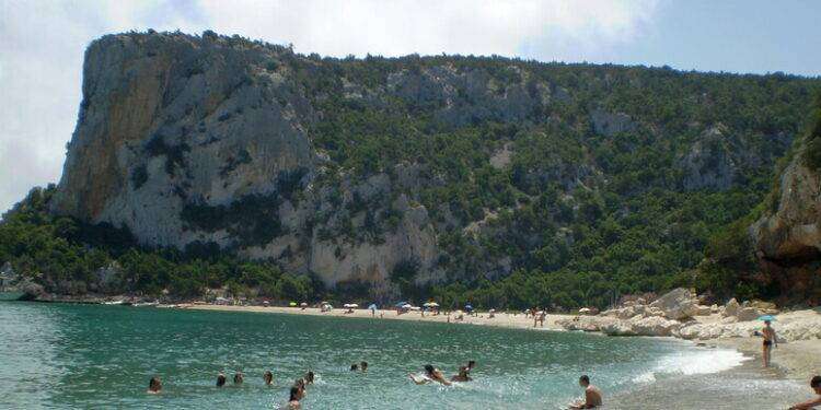 La spiaggia di Cala Luna dall’1 agosto sarà a numero chiuso