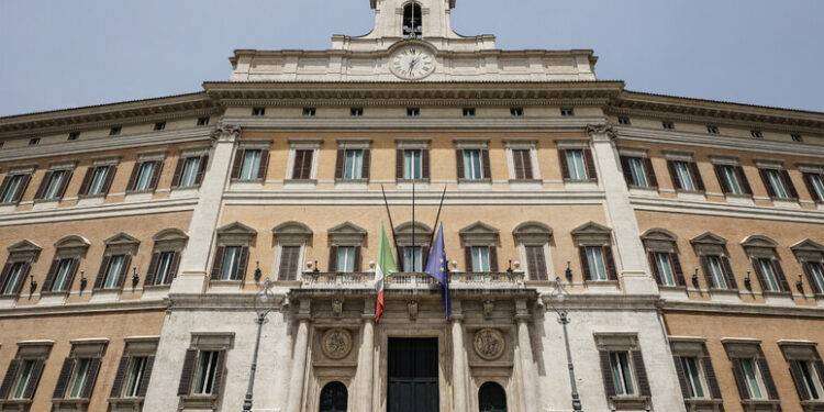 Vergogna italiana, i capigruppo della Camera avranno un aumento di stipendio