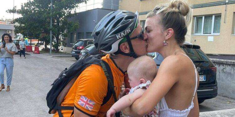 Tremila km in bici in memoria del fratello morto di leucemia