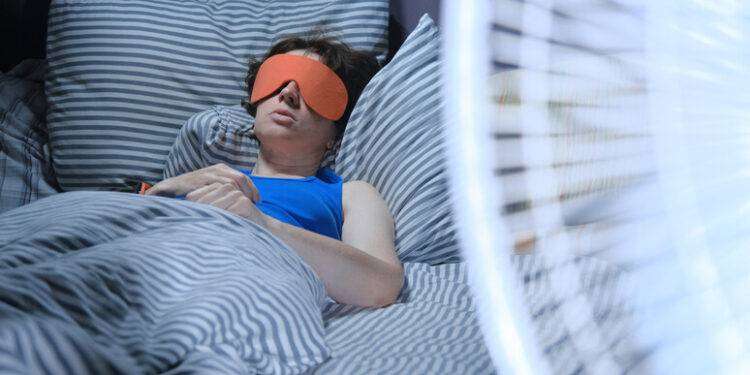 Dormire con il caldo, le strategie tra rimedi della nonna e nuovi materiali