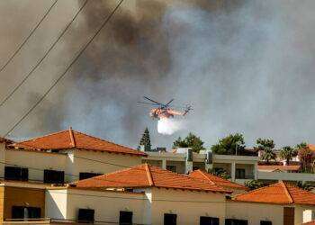 Grecia: fiamme ancora fuori controllo sull’isola di Rodi