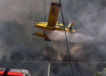 Le fiamme avvolgono Corfù, evacuati 17 villaggi