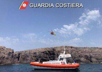 Turista 22enne ferita dopo tuffo dagli scogli a Carloforte