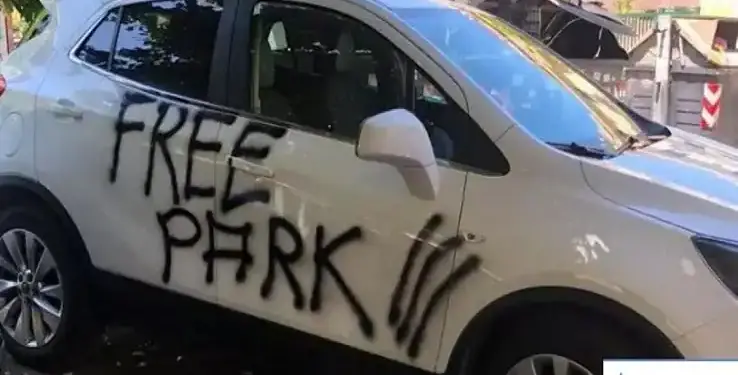 A Roma c’è il giustiziere della notte contro le auto in sosta vietata