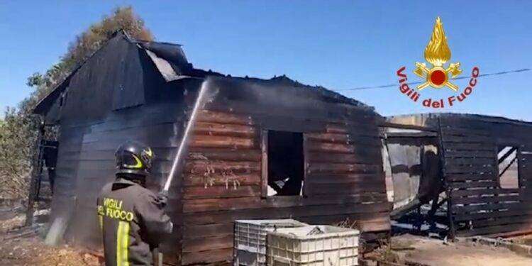 Vasto incendio ad Assemini, fiamme distruggono azienda agricola
