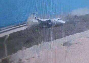 Aereo passeggeri si schianta a Mogadiscio