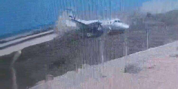 Aereo passeggeri si schianta a Mogadiscio