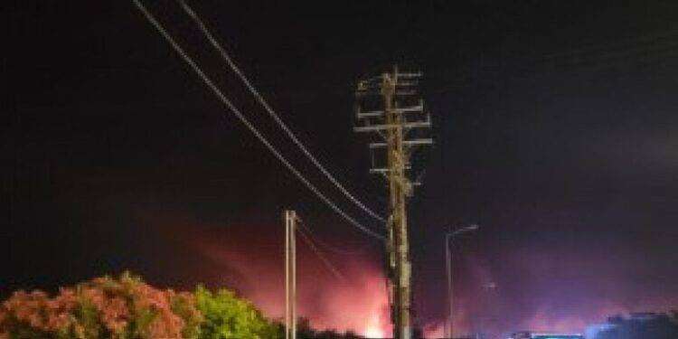 Notte di angoscia a Rodi e Corfù, le fiamme avanzano