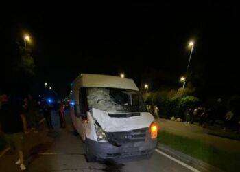 Due 15enni in bici investiti sulle strisce, uno è morto