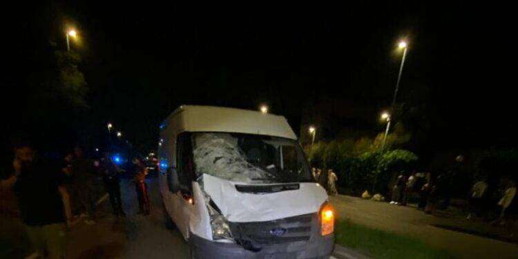 Due 15enni in bici investiti sulle strisce, uno è morto