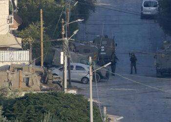 Tremila palestinesi lasciano il campo profughi di Jenin