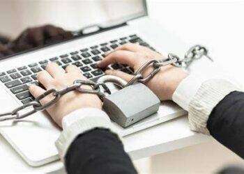 A Torino durante blocco stradale di Ultima Generazione, giornalisti multati e trattenuti due ore in strada: in discussione la libertà d’informazione