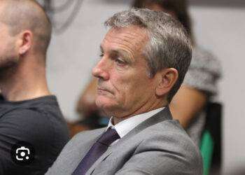 Si tuffa in mare per salvare il figlio della compagna: muore Carlo Lugliè