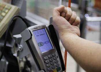 La vita di Mattia con cinque microchip sottopelle