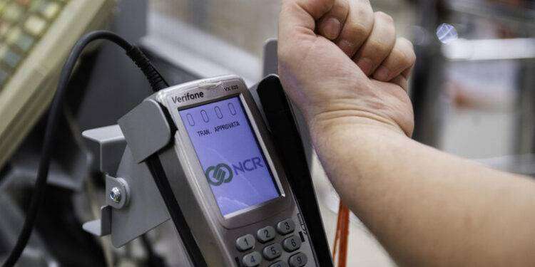 La vita di Mattia con cinque microchip sottopelle