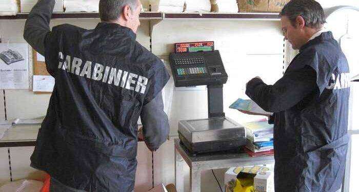 Blitz Nas in ristorante al Poetto, carne e pesce sequestrati