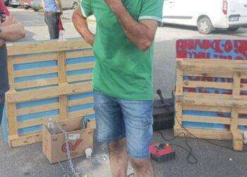 Chiude Medicina per ferie, si incatena in ospedale Sorgono