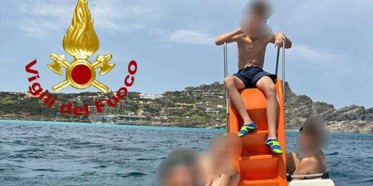 Pedalò al largo con famiglia a bordo soccorso a Stintino