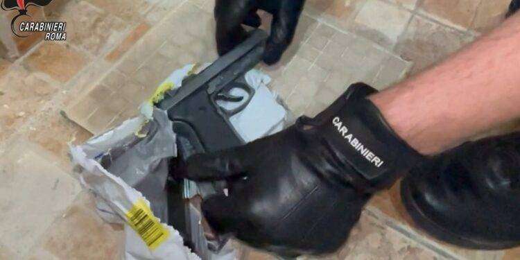 Trasformavano armi giocattolo in vere armi, in 3 arrestati a Roma