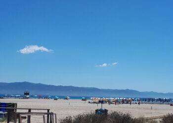 Multe sino a 500 euro per chi calpesta le dune del Poetto