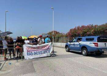 Salvini a Cagliari, sit-in ex lavoratori del porto canale