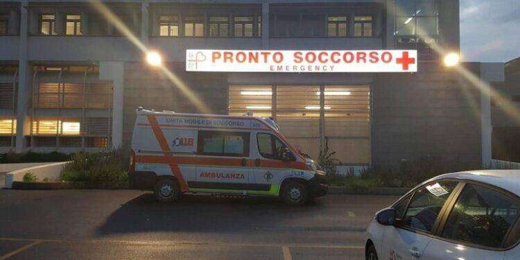 Finisce fuori strada e l’auto si ribalta, un morto a Quartu