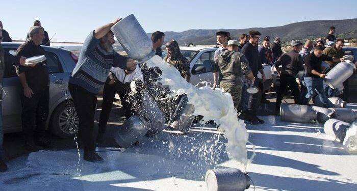 Protesta del latte, pastori sardi assolti per blocchi stradali