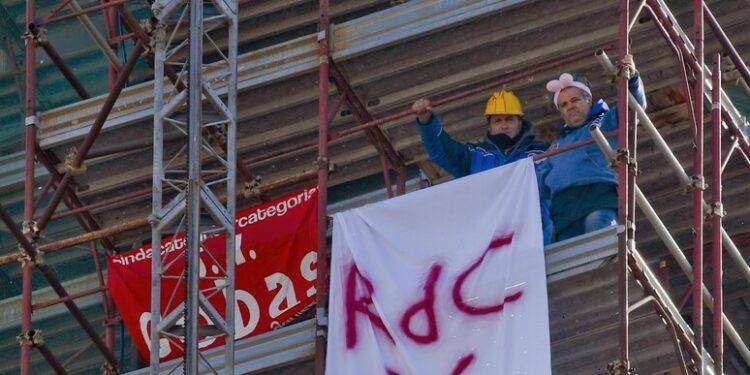 Scattano le proteste Napoli per la sospensione del reddito di cittadinanza