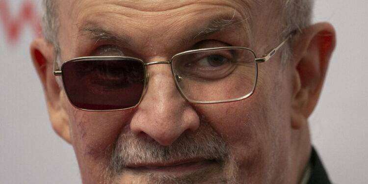 Rushdie dopo l’attentato, ‘sto bene ma faccio sogni folli’