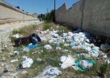 Cagliari, denuncia di Valerio Piga: “Discarica a due passi dal cimitero”