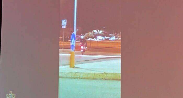 Stop a corse e acrobazie in moto a Sassari, multati 20 minorenni