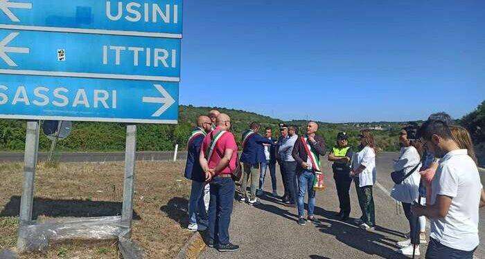 Incrocio pericoloso sulla Sassari-Ittiri, sit in dei sindaci