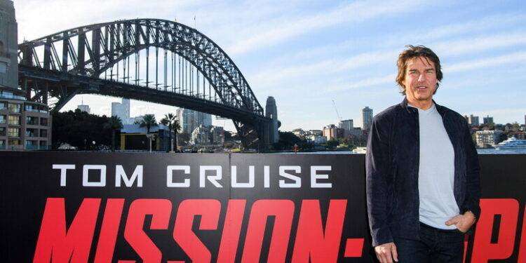 Tom Cruise in campo nello sciopero degli attori