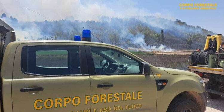 Fiamme a Chiaramonti: intervento dell’elicottero