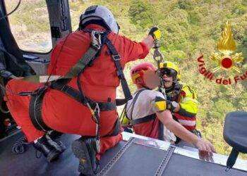 Si perde nelle campagne di Monti, Vigili del Fuoco soccorrono motociclista