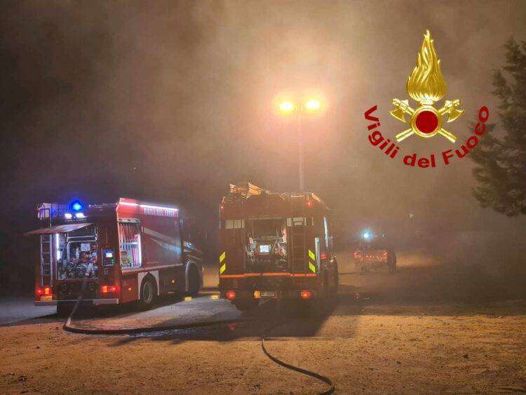 Fiamme vicino a ville e hotel di lusso in Costa Smeralda