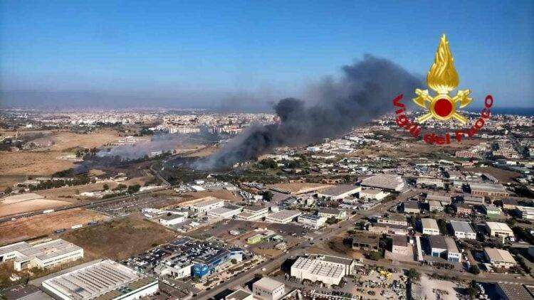 Incendi nel Cagliaritano, 50 interventi dei Vigili del fuoco